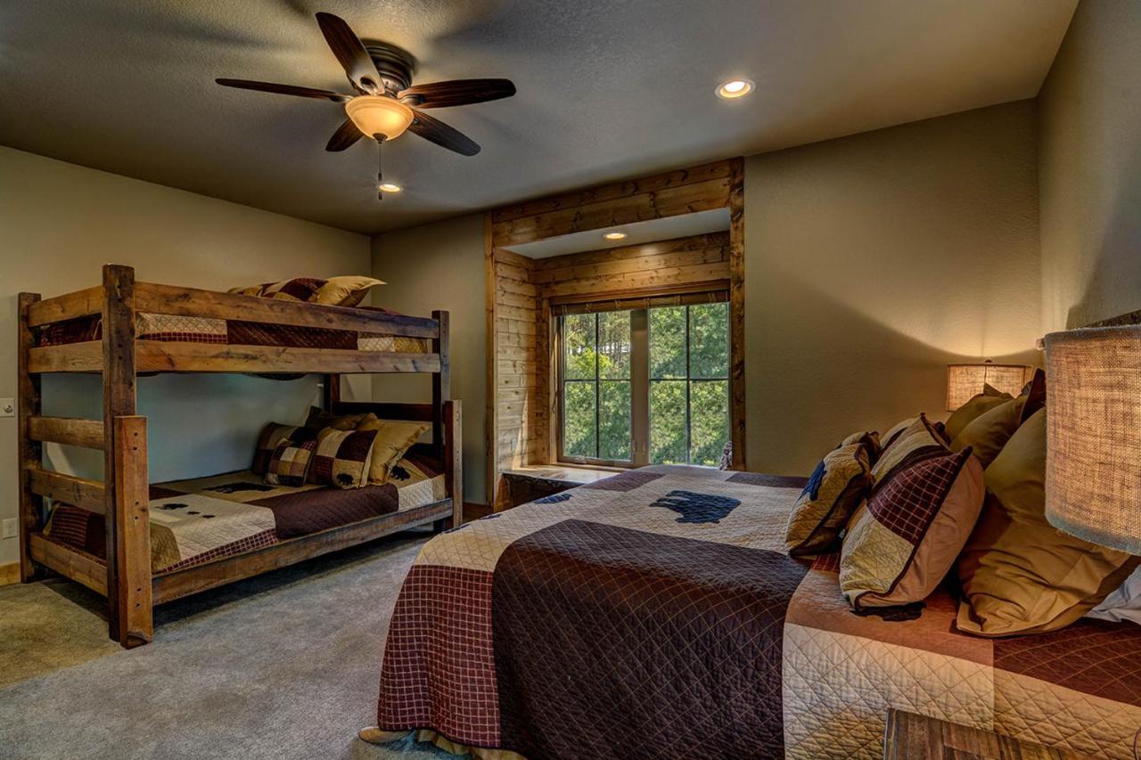 Whispering Pines Lodge: 9 Bedroom Eagle River Exterior photo