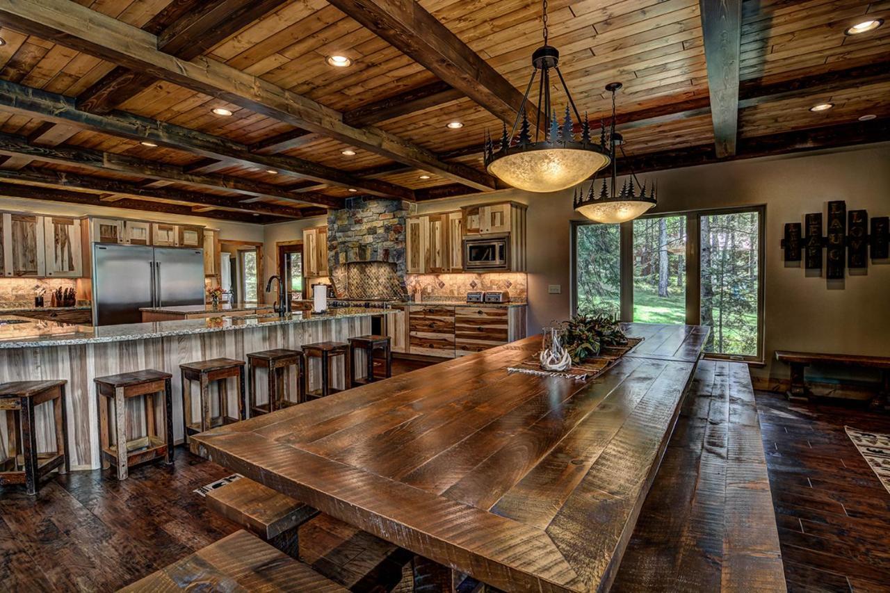 Whispering Pines Lodge: 9 Bedroom Eagle River Exterior photo