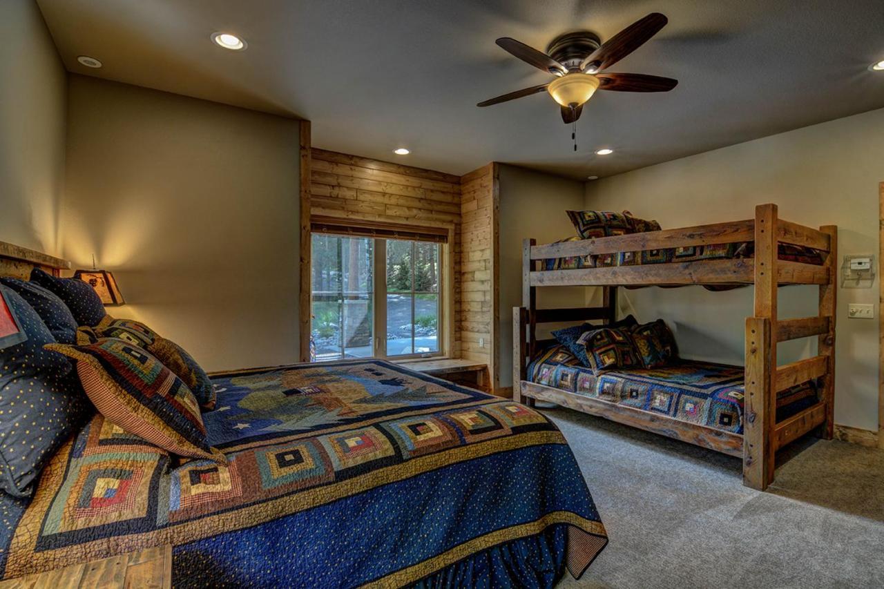 Whispering Pines Lodge: 9 Bedroom Eagle River Exterior photo