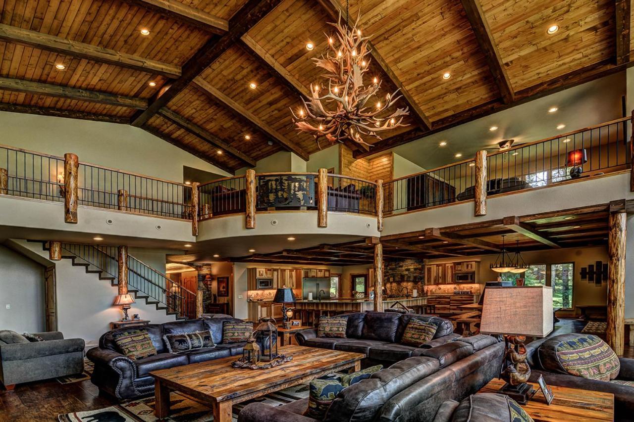 Whispering Pines Lodge: 9 Bedroom Eagle River Exterior photo