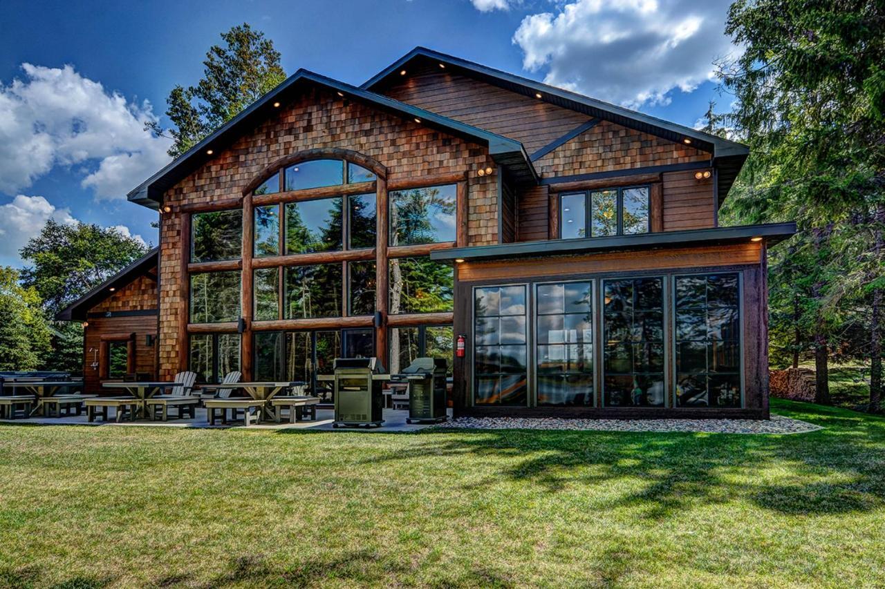 Whispering Pines Lodge: 9 Bedroom Eagle River Exterior photo